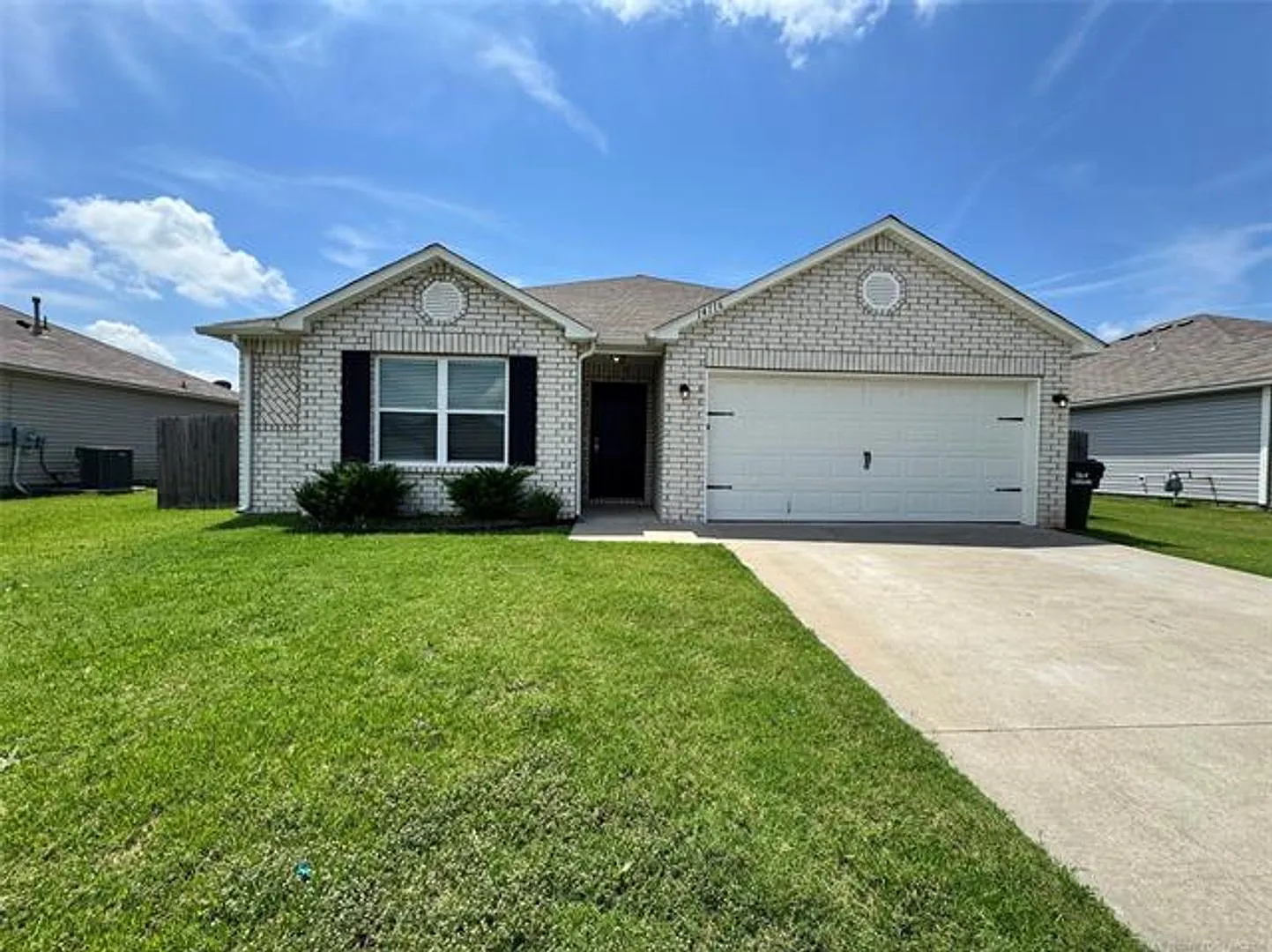 Newer Construction 4 bed/2 bath/2 car in Cherry Creek! — Photo 3