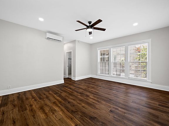 4th image of 1700 Park St N #453