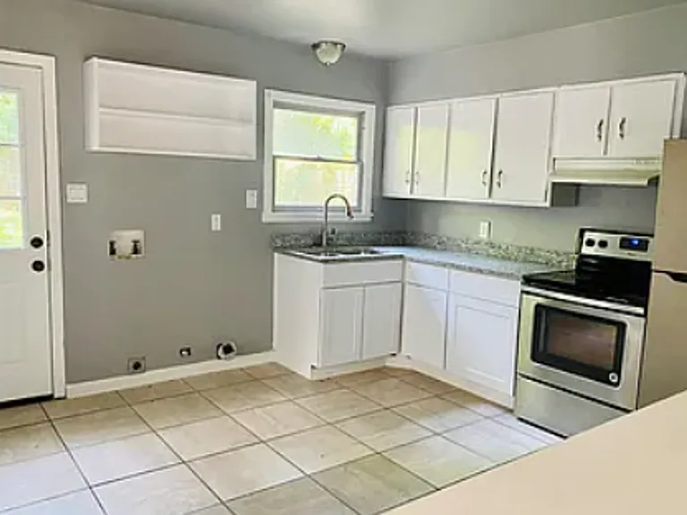1117 W Tucker Blvd — Photo 4