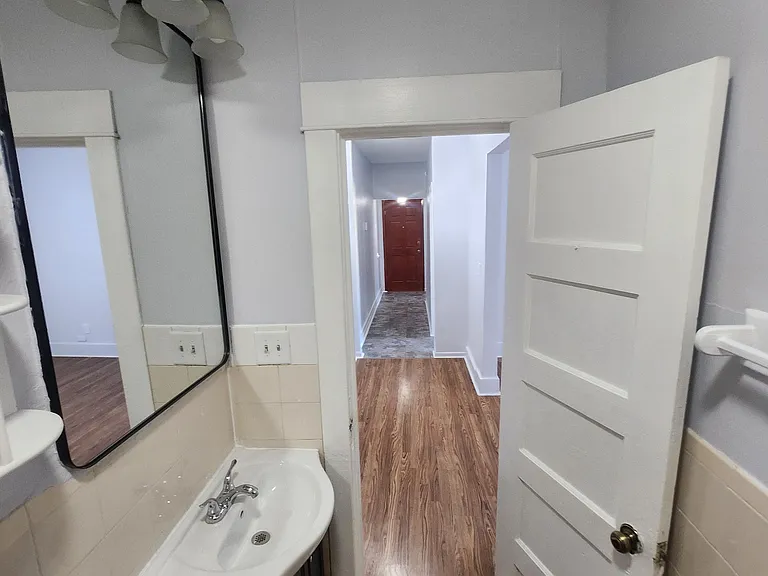 468 Beaumont St E #4 — Photo 3