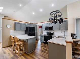 402 S 32nd Pl, Mount Vernon, WA 98274