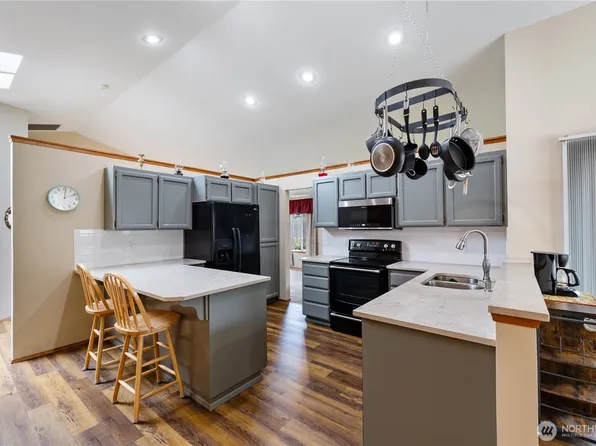 402 S 32nd Place, Mount Vernon, WA 98273
