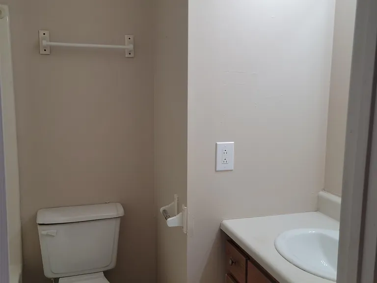 37 Evergreen Ave #B — Photo 12