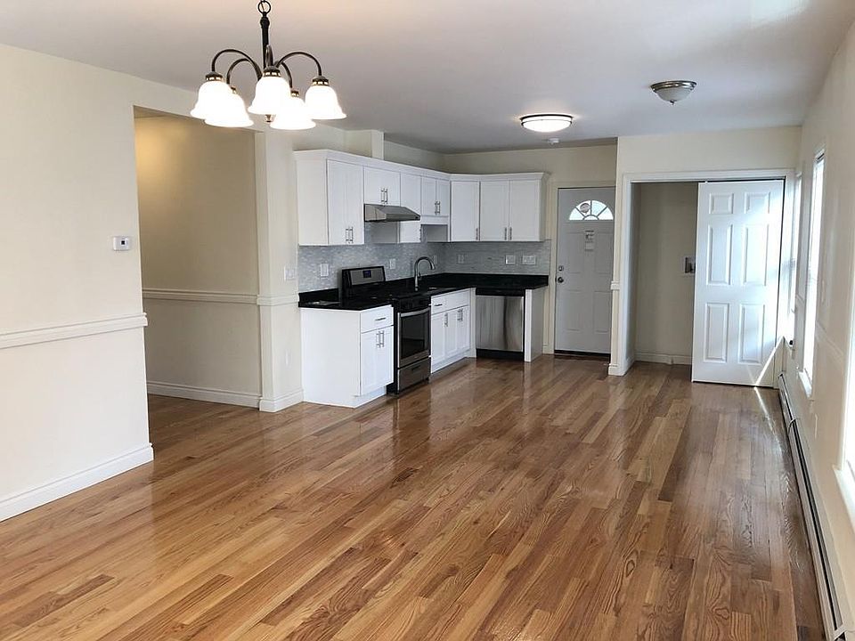 1st image of 114 Hall Pl #0