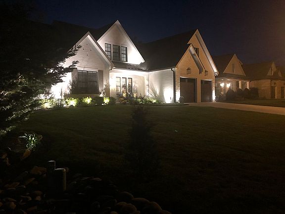3rd image of 100 Glen Abbey Dr