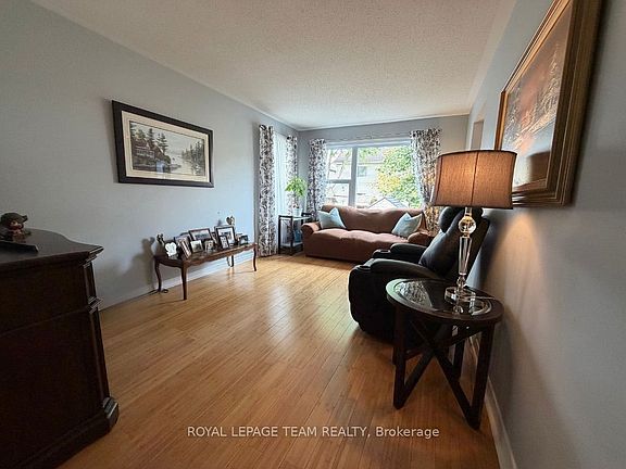 5th image of 25 Redpath Dr