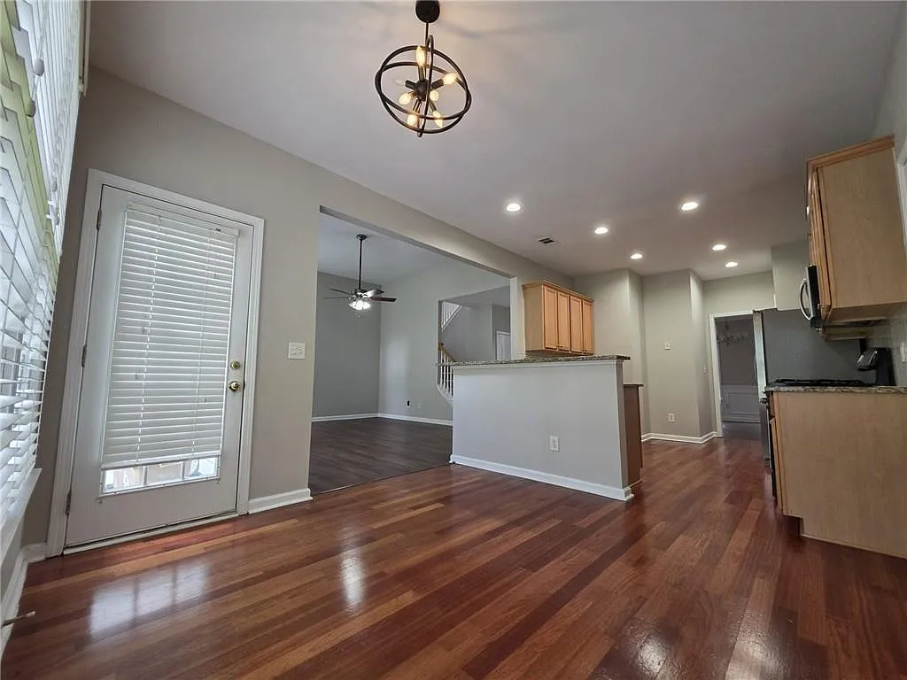 4 bed, 2.5 bath, 2517 sqft, $2,450 — Photo 4