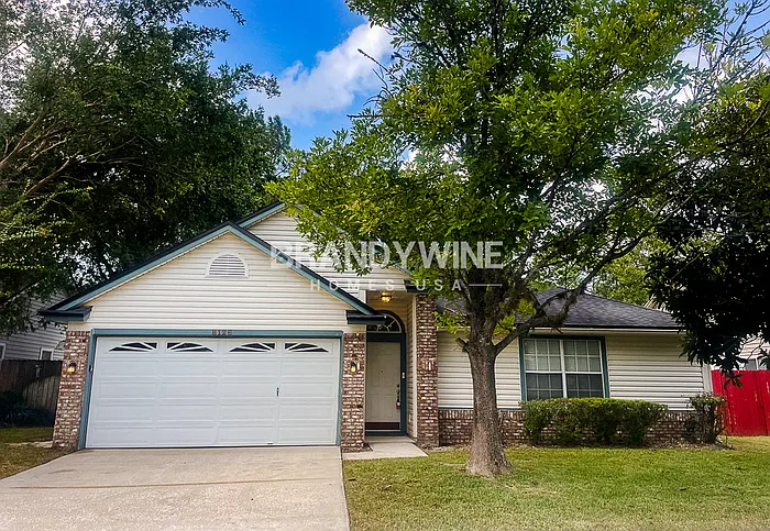 8126 Fieldside Dr W — Photo 2