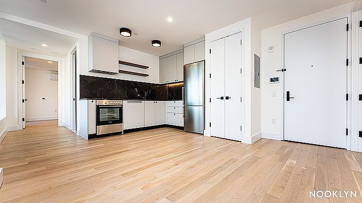 1st image of 250 Gold St #1225
