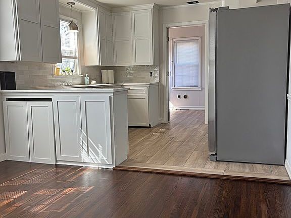 2nd image of 1456 E 52nd St S