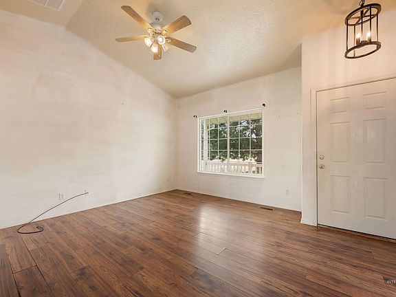 5th image of 16711 Frisco Ave