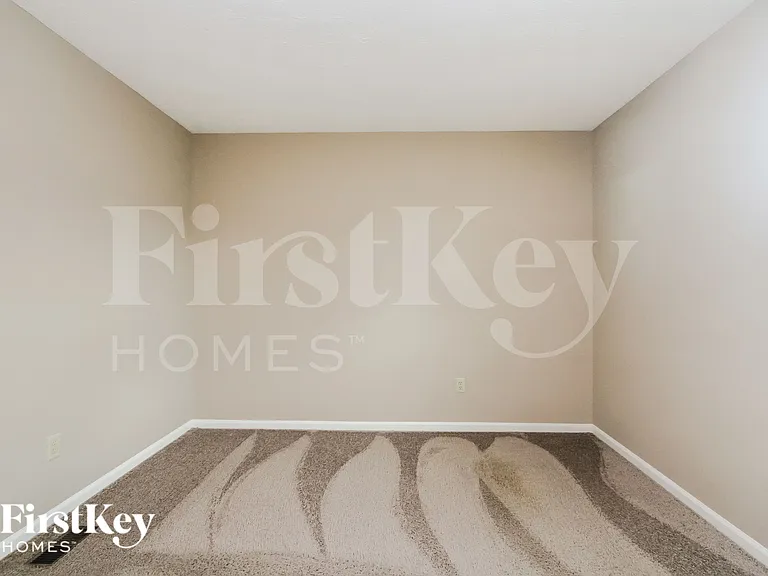 1433 Hunters Ln — Photo 12