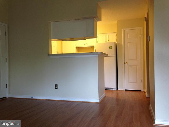 3rd image of 1535 Lincoln Way APT 302