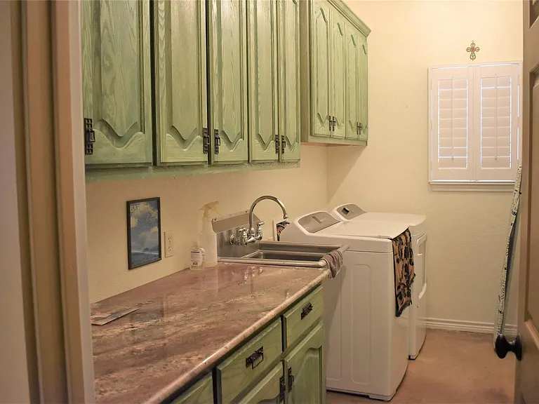 412 Pecan St — Photo 12