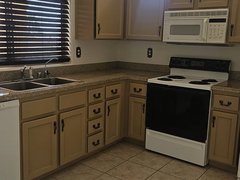 10504 Linden Wood Ct — Photo 19