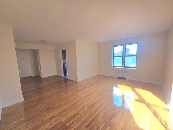 14202 84th Dr APT 5E, Jamaica, NY 11435 – 1-bedroom rental in Brooklyn