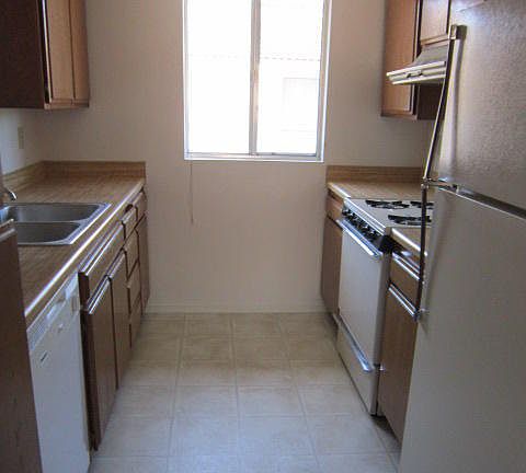 3rd image of 300 W Barton Ave APT 3