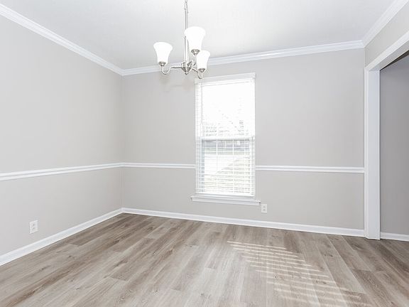 5th image of 319 Sussex St