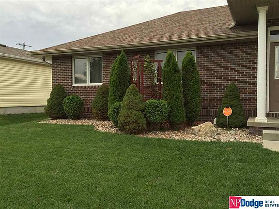 2nd image of 3049 Laverna St