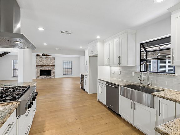 3rd image of 7118 Canongate Dr