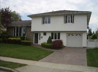 31 Myron Rd, Plainview, NY 11803