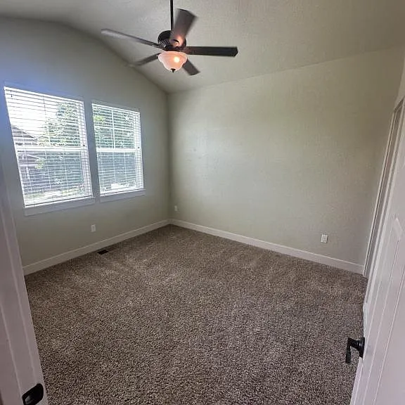 2122 Sandbur Dr — Photo 13