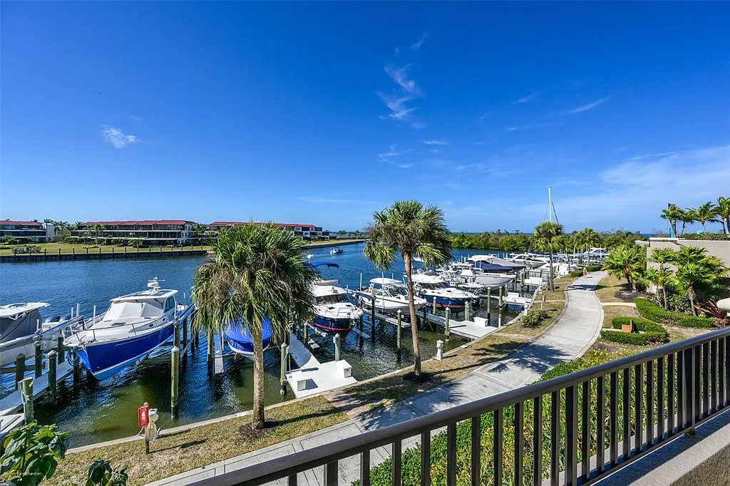 3 bed, 2.0 bath, 1795 sqft, $6,500 — Photo 2