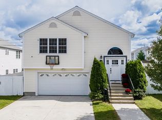 242 Tuttle St, Fall River, MA 02724