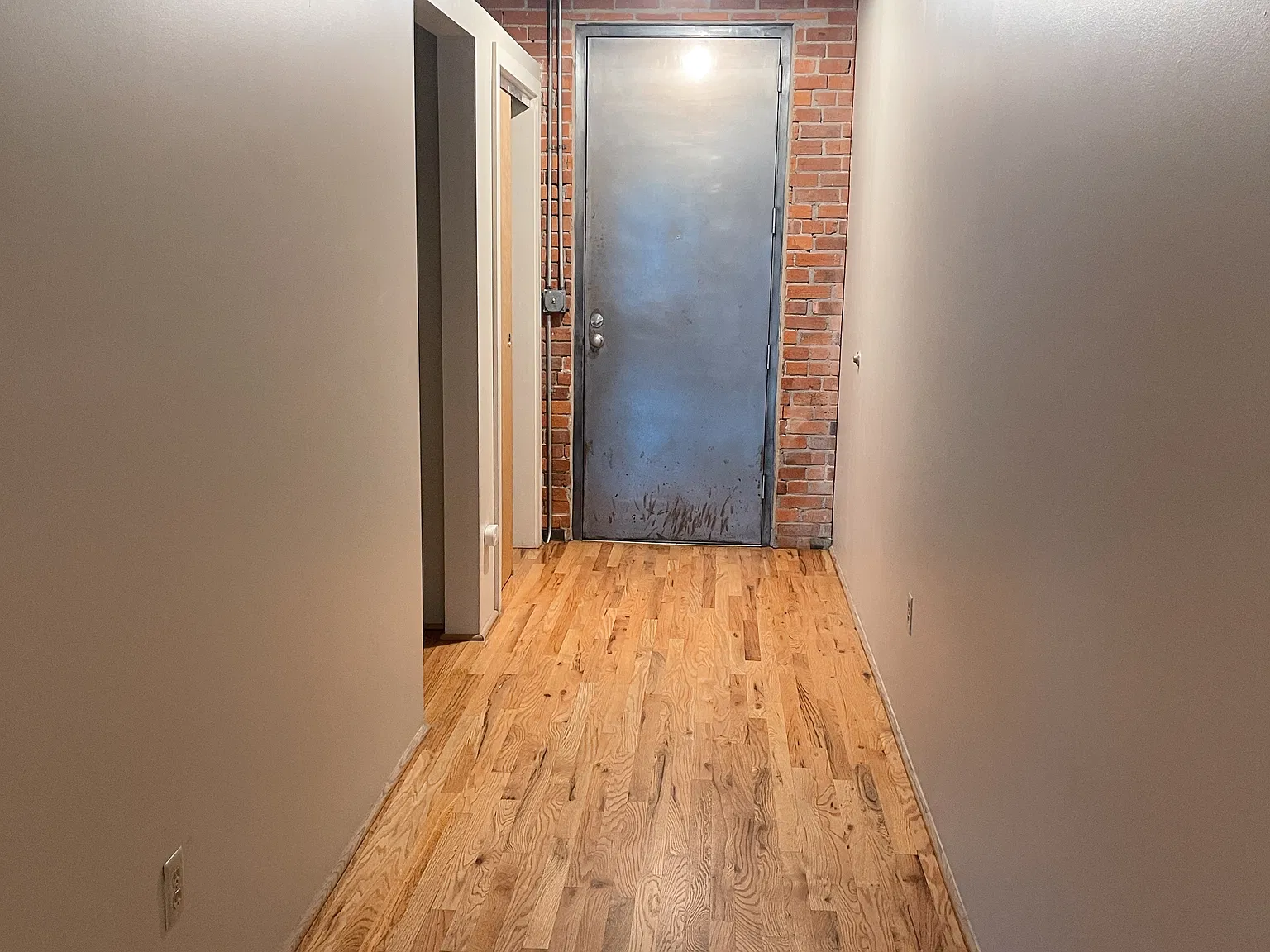 1 bed, 956 sqft, $1,895 — Photo 2
