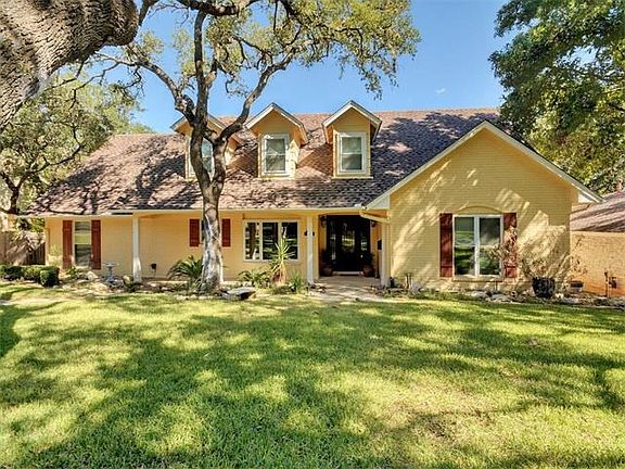 3915 Edgerock Drive - HUGE front yard wide and deep enough for a game of kickball with the neighbors!