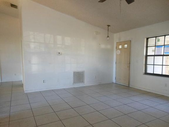 4th image of 3406 Briarwood Ln