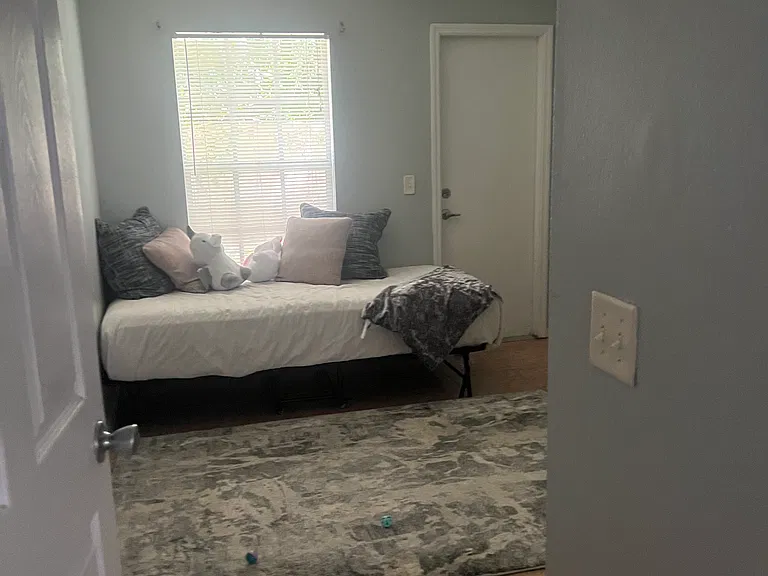 9721 N Armenia Ave — Photo 3