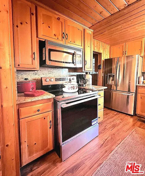 3 bed, 2.0 bath, 1629 sqft, $3,800 — Photo 3