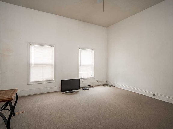 3rd image of 2203 Duncan St