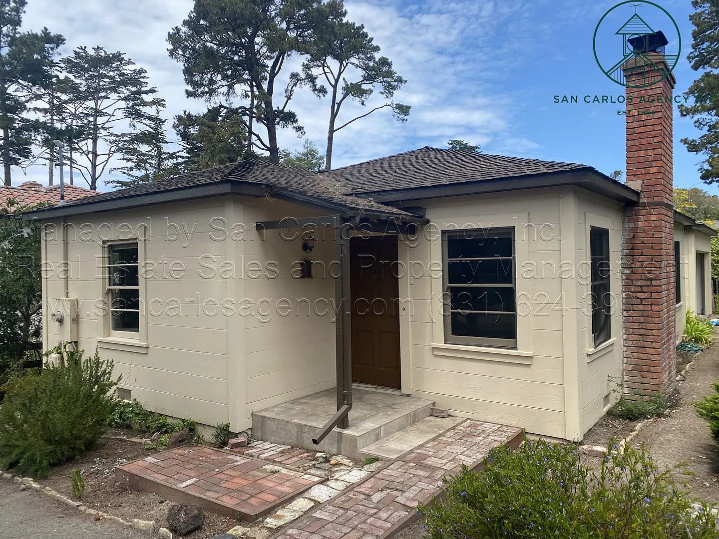 Charming Two Bedroom Carmel Cottage in Lobos Neighborhood — Photo 1
