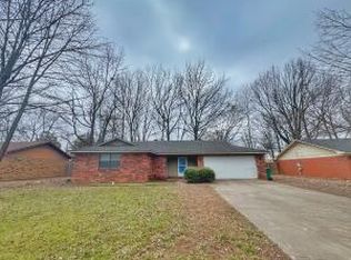 1815 Meadowbrook Ln, Russellville, AR 72802