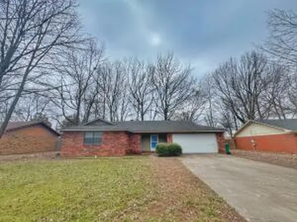 1815 Meadowbrook Ln, Russellville, AR 72802