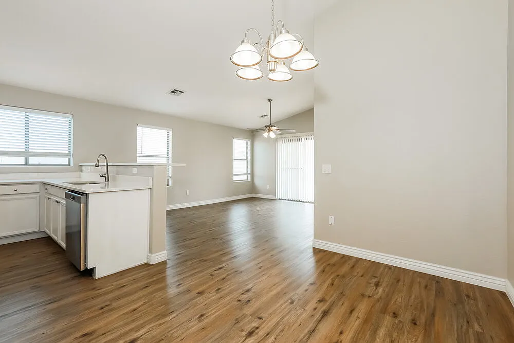 3 bed, 2.0 bath, 1606 sqft, $2,180 — Photo 4