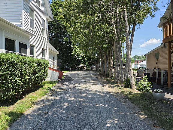 3rd image of 161 Front Street