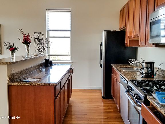 4th image of 3559 N Milwaukee Ave APT 4A