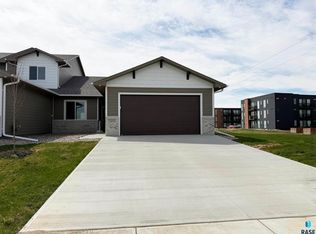 5215 E 67th St, Sioux Falls, SD 57108