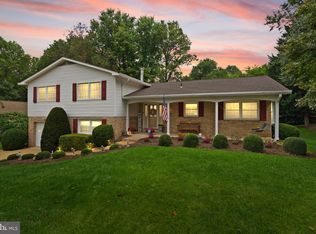 9465 Shouse Dr, Vienna, VA 22182