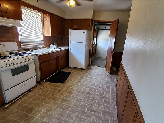 3rd image of 15 Filmore Ave