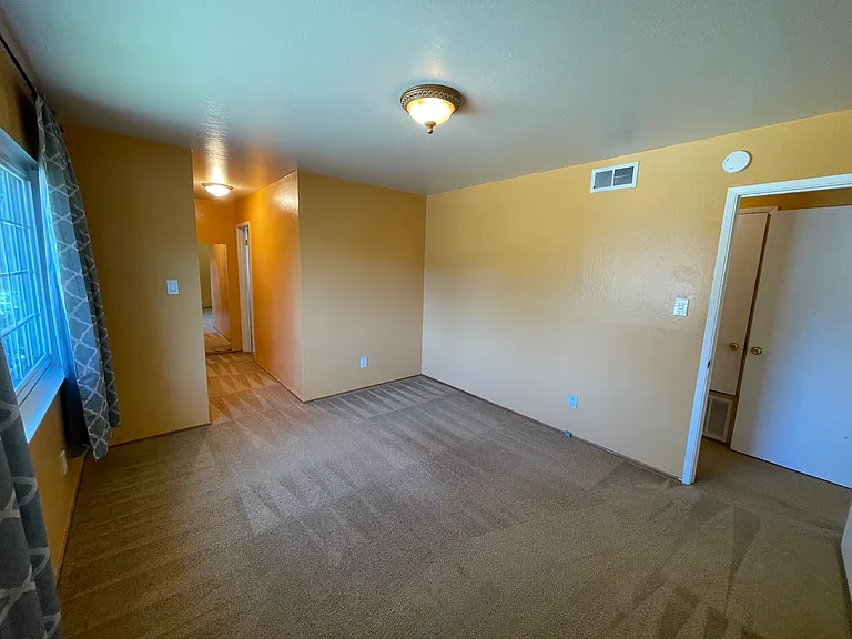 3420 Fleetwood Dr — Photo 8