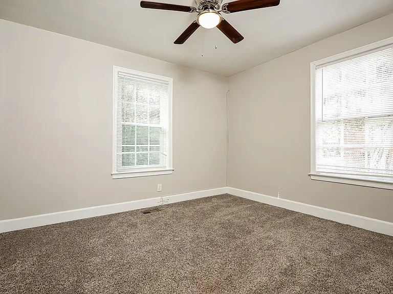 566449_027_bedroom_13556962.jpg