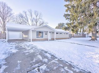 4007 Highcrest Rd, Rockford, IL 61107