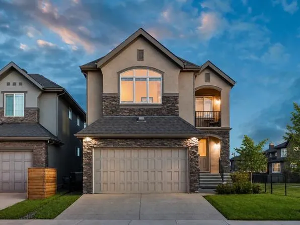 33 N Quarry Hts SE, Calgary, AB T2C 5H7