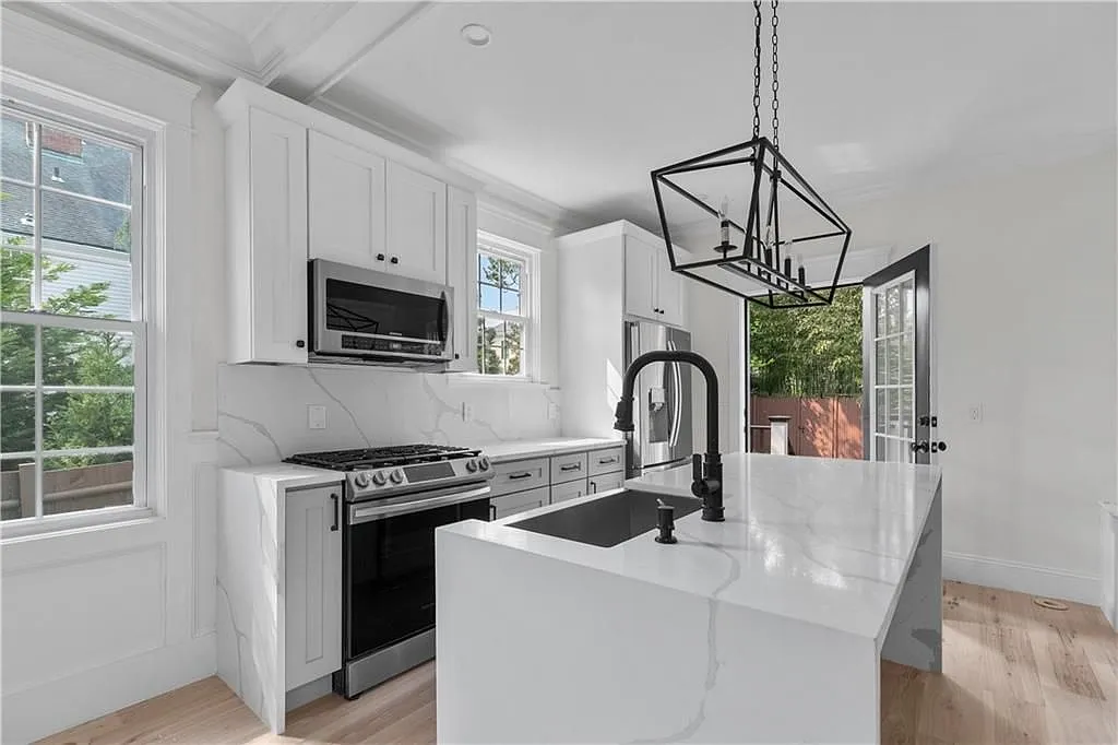 4 bed, 2.0 bath, 1696 sqft, $5,195 — Photo 1