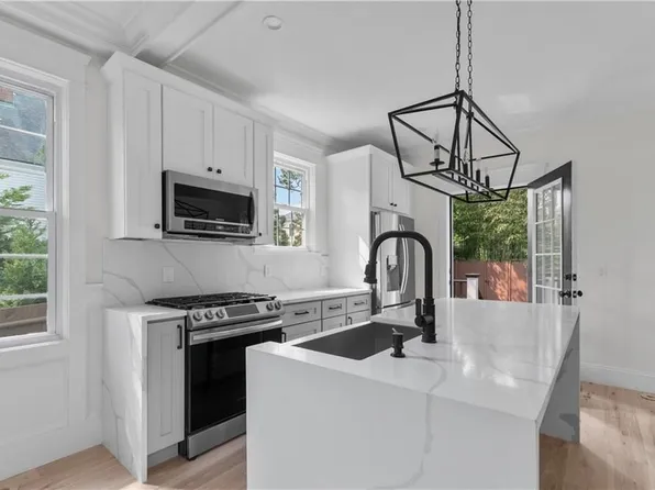 43 Rhode Island Ave, Newport, RI 02840