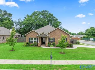 290 Falcon Ridge Dr, New Market, AL 35761